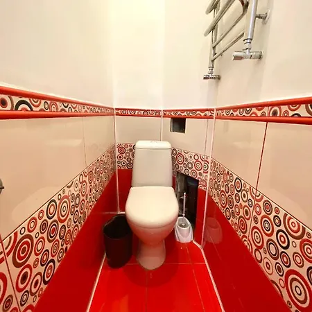 біля залізничного вокзалу вулиця залізнична 10 до 5 гостей *