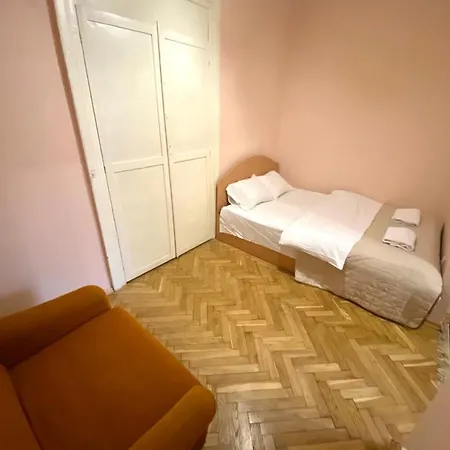 Apartment біля залізничного вокзалу вулиця залізнична 10 до 5 гостей *