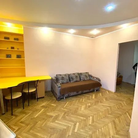 Apartment біля залізничного вокзалу вулиця залізнична 10 до 5 гостей *