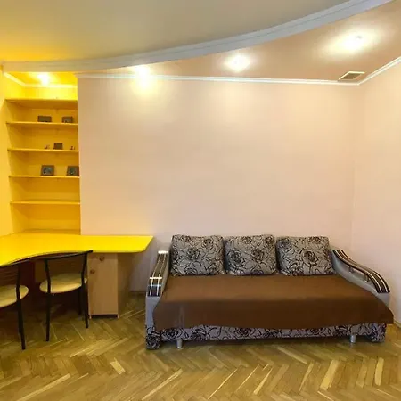 Apartment біля залізничного вокзалу вулиця залізнична 10 до 5 гостей *