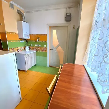 біля залізничного вокзалу вулиця залізнична 10 до 5 гостей