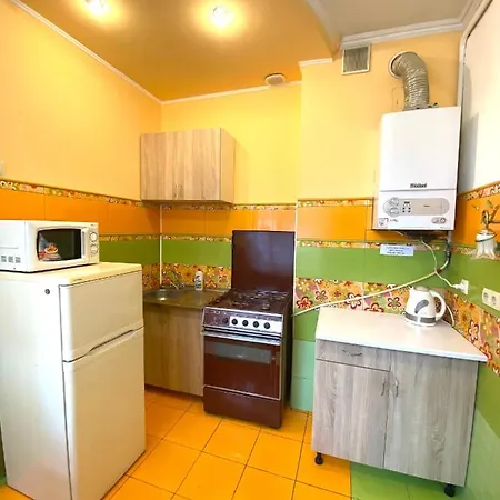 біля залізничного вокзалу вулиця залізнична 10 до 5 гостей