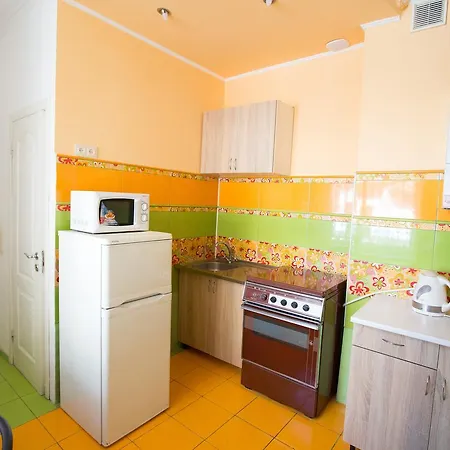 біля залізничного вокзалу вулиця залізнична 10 до 5 гостей