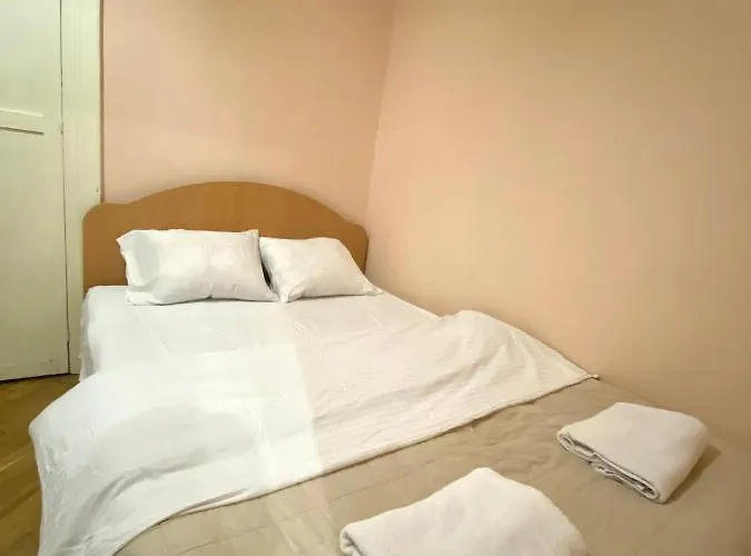 біля залізничного вокзалу вулиця залізнична 10 до 5 гостей Apartamento Leópolis