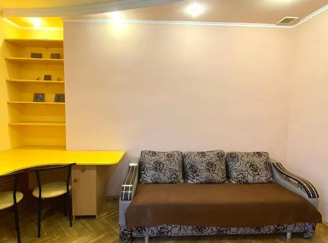 Daire біля залізничного вокзалу вулиця залізнична 10 до 5 гостей *