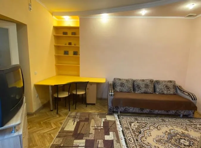 Apartamento біля залізничного вокзалу вулиця залізнична 10 до 5 гостей Leópolis