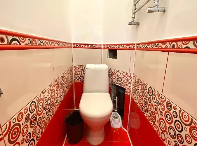 біля залізничного вокзалу вулиця залізнична 10 до 5 гостей *