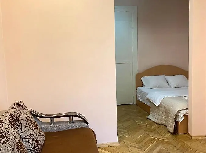 Апартаменты біля залізничного вокзалу вулиця залізнична 10 до 5 гостей Львов