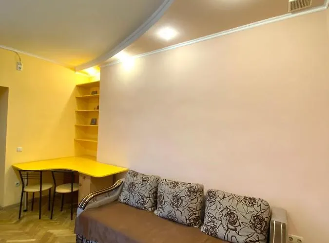 біля залізничного вокзалу вулиця залізнична 10 до 5 гостей Apartamento Leópolis