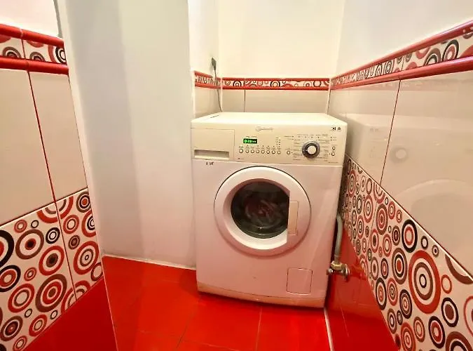 біля залізничного вокзалу вулиця залізнична 10 до 5 гостей *