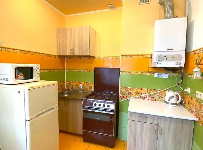 біля залізничного вокзалу вулиця залізнична 10 до 5 гостей