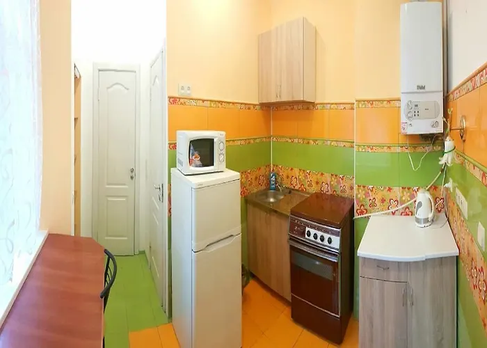 біля залізничного вокзалу вулиця залізнична 10 до 5 гостей Apartamento Leópolis