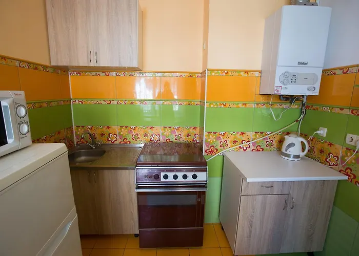 біля залізничного вокзалу вулиця залізнична 10 до 5 гостей * Leópolis