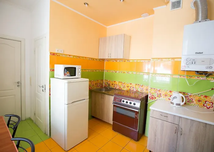 біля залізничного вокзалу вулиця залізнична 10 до 5 гостей