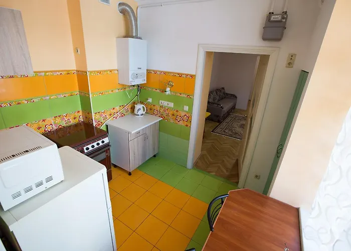 біля залізничного вокзалу вулиця залізнична 10 до 5 гостей Apartamento Leópolis