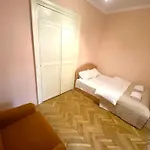 біля залізничного вокзалу вулиця залізнична 10 до 5 гостей Апартаменты